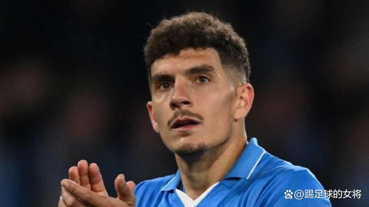 九游网页版游戏中心-赛后阿斯顿维拉调整名单以备足总杯，强势反弹环节打磨，态度坚定，团队化学反应显著(阿斯顿维拉10号球员)